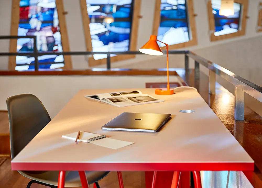 Arbeitsplatz auf der Galerie Arbeitsplatz auf der Galerie